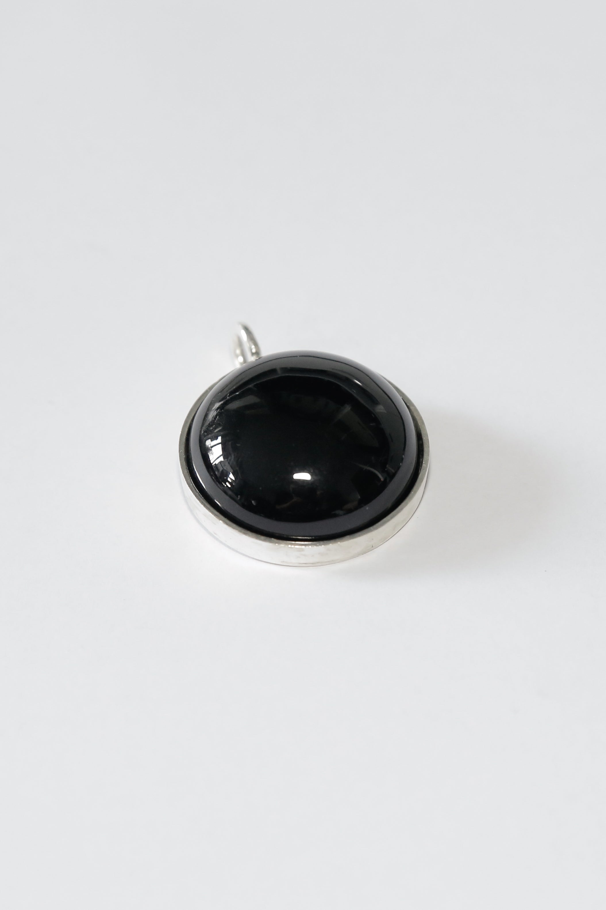 The King Black Onyx Pendant - Round Gemstone 30g